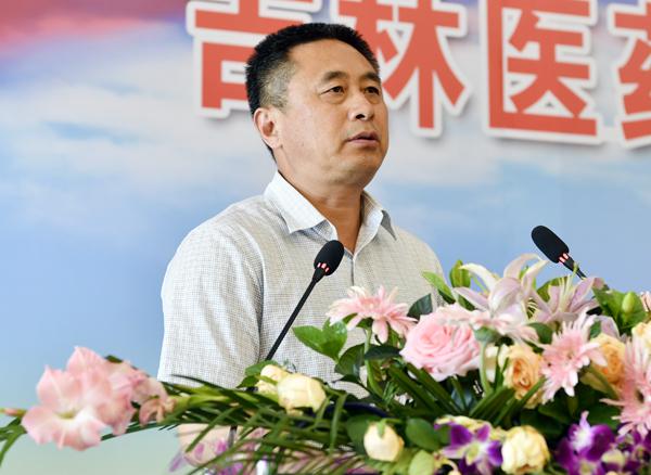 张印副书记主持大会___.jpg