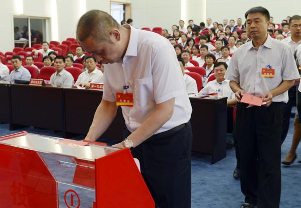 代表们现场投票___.jpg