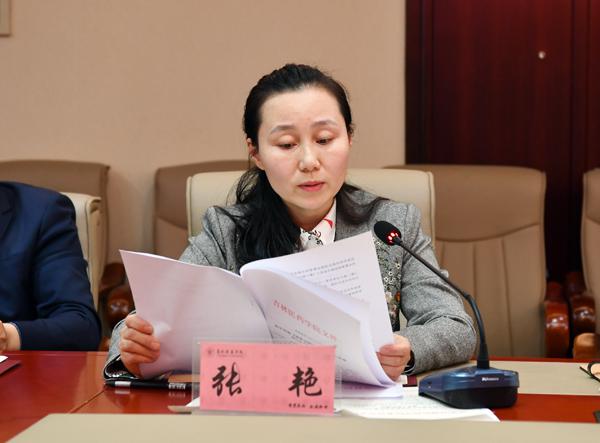 国际教育学院院长张艳传达精神___.jpg