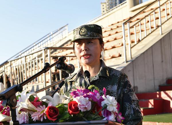 4杨红部长主持大会__.jpg