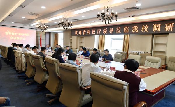调研汇报暨座谈会议现场___.jpg