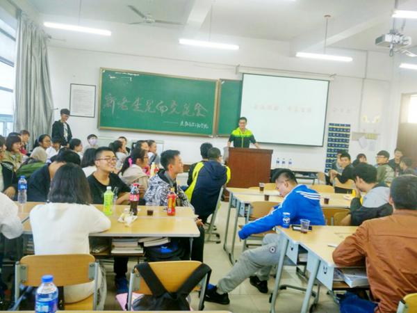 陈圣超同学解答新生疑问__.jpg