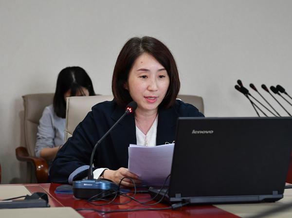 专业负责人作汇报答辩__.jpg