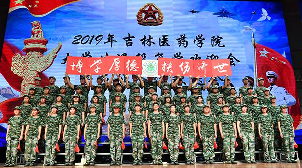 7、大合唱《我们走在大路上》___.jpg