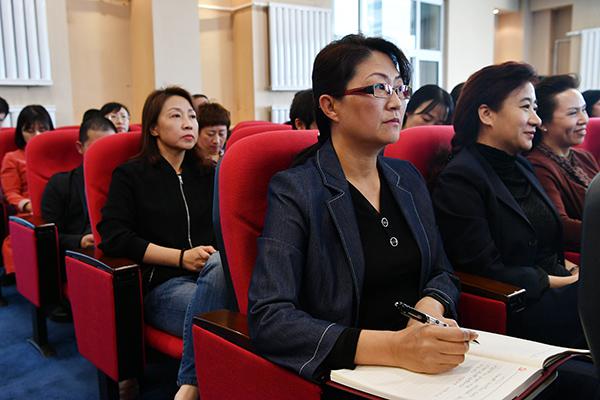 参会人员认真学习___.jpg