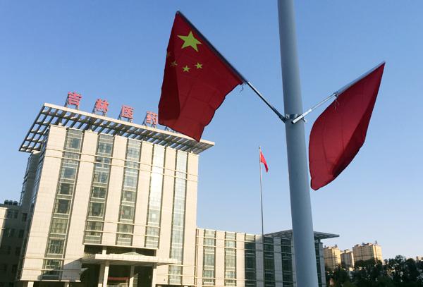 国旗红旗飘扬校园___.jpg