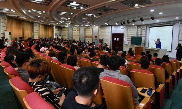 报告会现场__.jpg