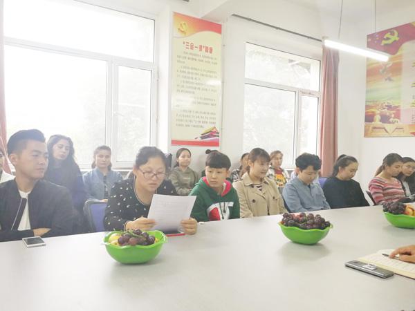 李小飞老师宣读政策规定__.jpg