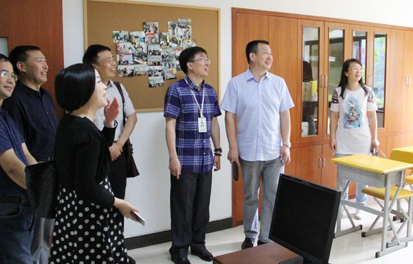 参观余杭区疾病控制中心___.jpg
