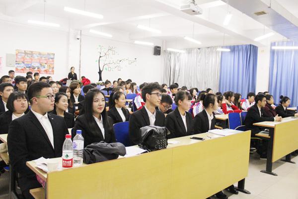 同学们认真聆听__.jpg