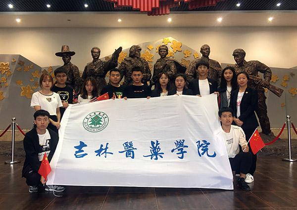我校师生代表合影___.jpg