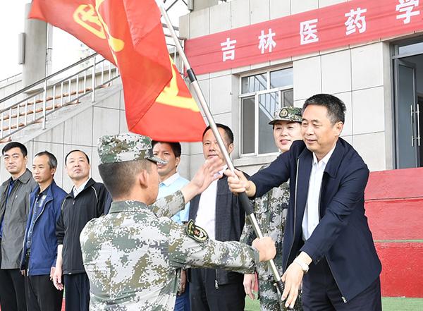 2张印副书记为军训团授旗__.jpg