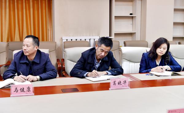 与会人员认真听记___.jpg