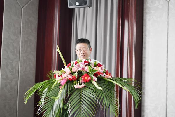 专家作报告__.jpg