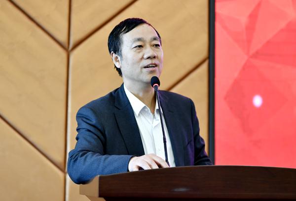 学校校长蔡建辉教授主持报告会___.jpg
