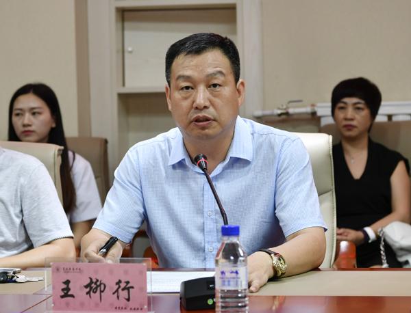 4王柳行副校长主持仪式__.jpg
