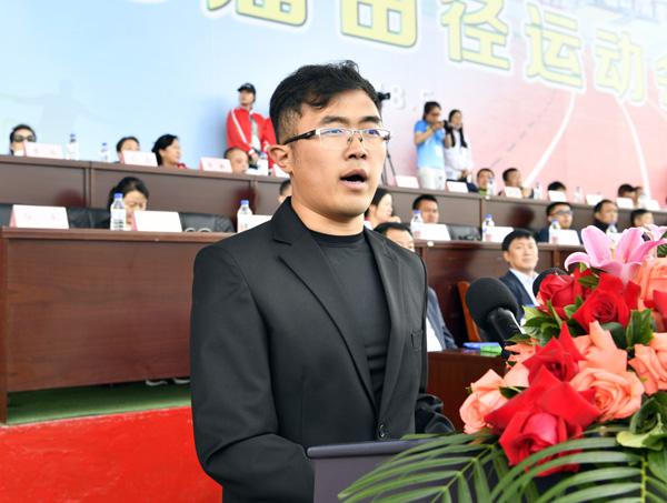 刘宏斌同学代表运动员宣誓___.jpg