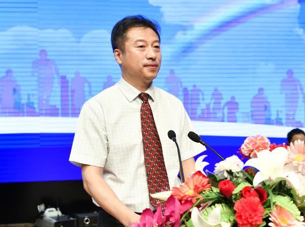 冯波教授代表全体教师发言___.jpg