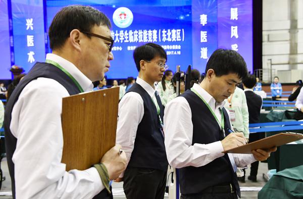 裁判员现场打分___.jpg