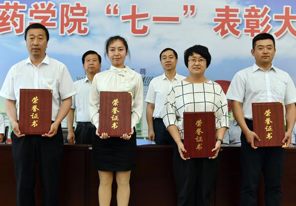 获奖合影___.jpg