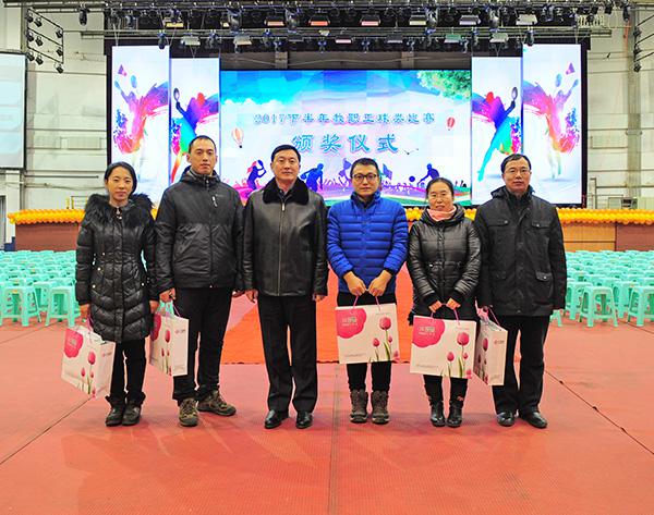 5林长英副校长（左三）为获奖者颁奖__.jpg