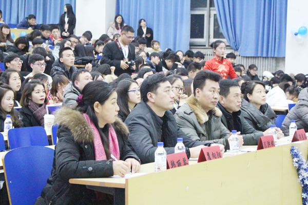 评委观看比赛__.jpg