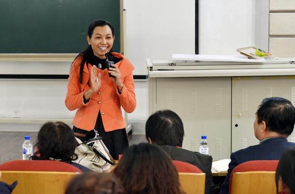 中国希望24热线精英讲师现场授课___.jpg