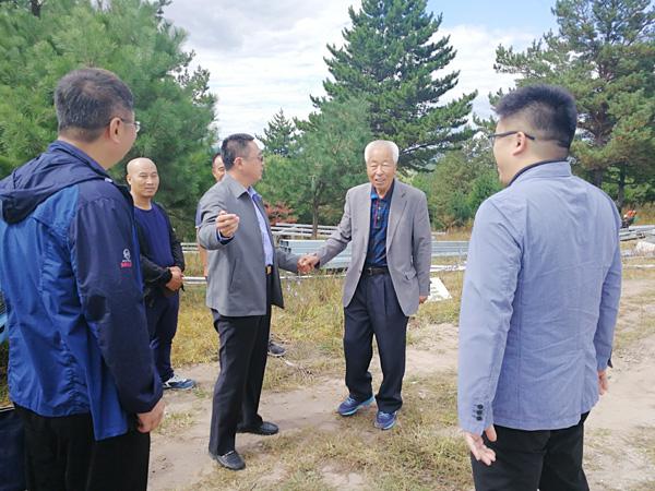 4 与延边畜牧开发集团负责人亲切交谈__.jpg