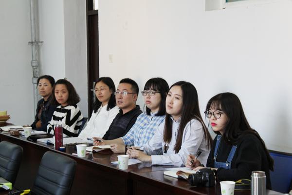 学生党员认真聆听__.jpg
