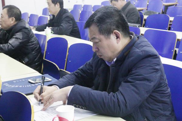 王柳行副校长观看比赛__.jpg