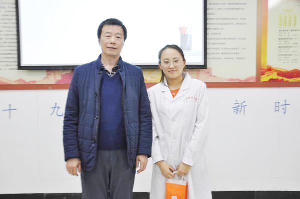 任旷教授为冠军颁奖__.jpg