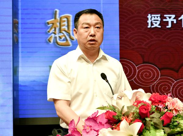 王柳行副校长宣读文件___.jpg