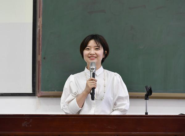 吉林市青年创业先进典型作报告__.jpg