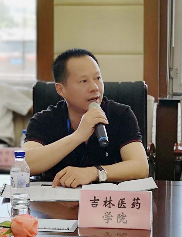 马处长介绍学校毕业生情况__.jpg