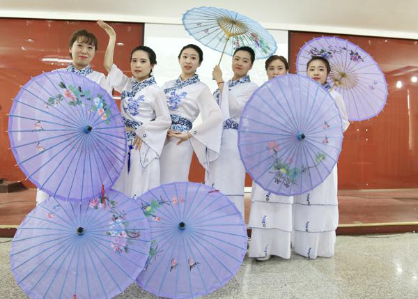 舞蹈《青花瓷》__.jpg