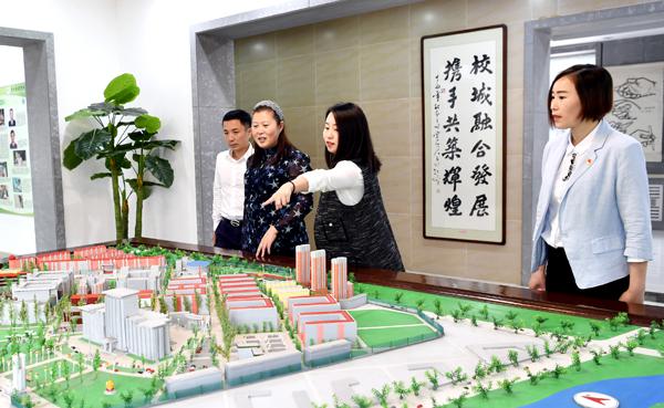 考核组成员实地查看___.jpg