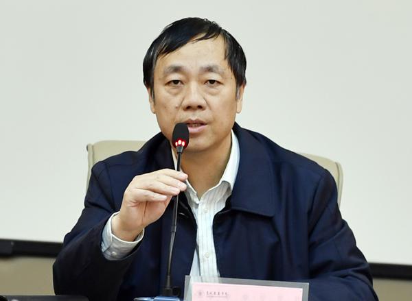 蔡建辉校长主持会议并讲话___.jpg