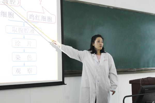 教师讲课中__.jpg