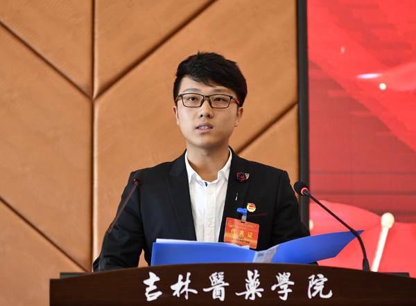 6工作人员宣读贺信__.jpg