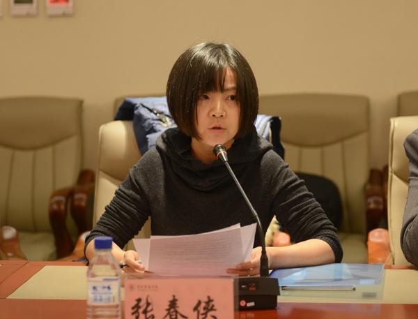 张春侠经理介绍保险业务__.jpg