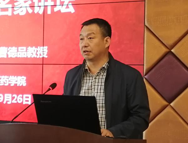 王柳行副校长主持报告会__.jpg