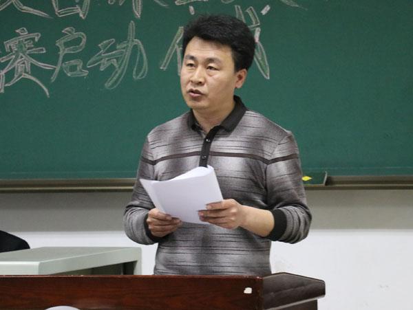 2学校学生工作部副部长陈洪斌宣读表彰通报__.jpg