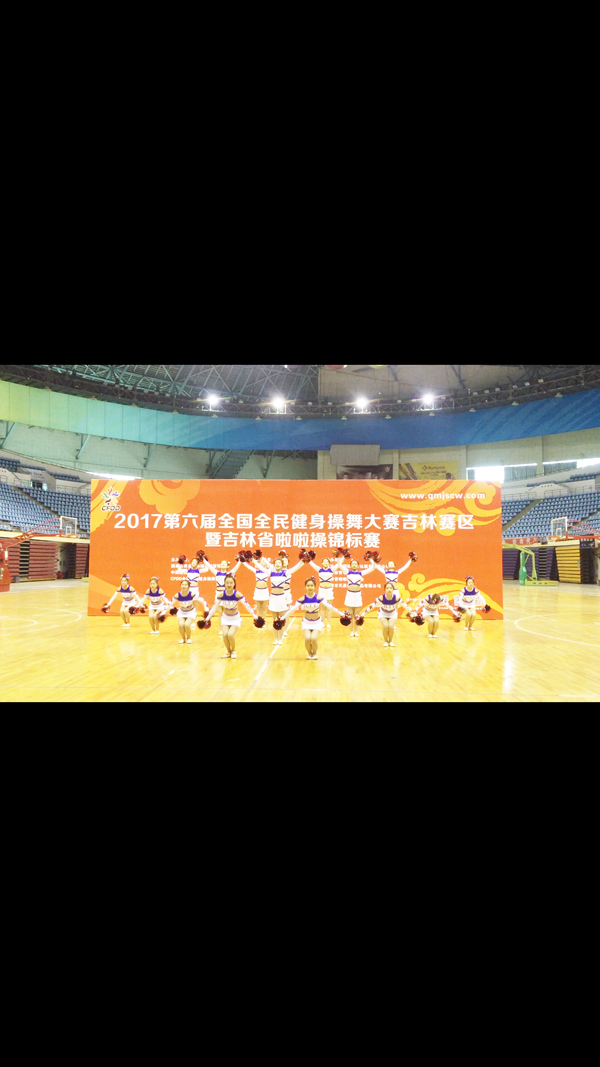 学生在比赛__.jpg
