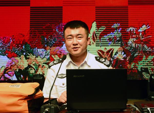 张野教官作讲座__.jpg