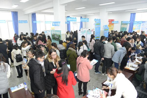 双选会现场__.jpg