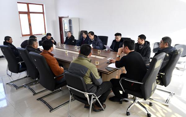 帮困扶贫工作座谈会现场___.jpg