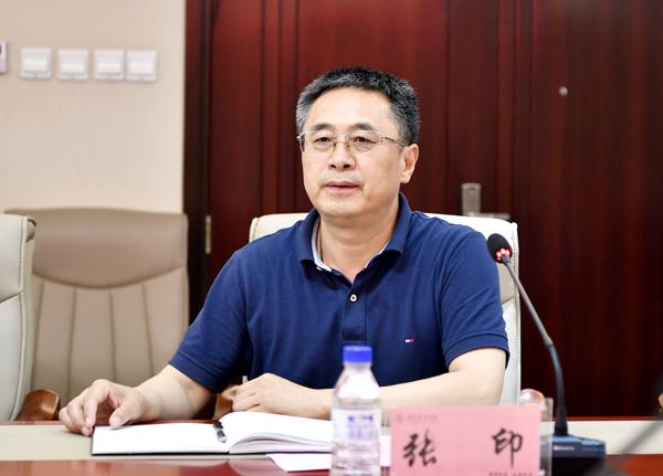 我校党委副书记张印主持会议___.jpg