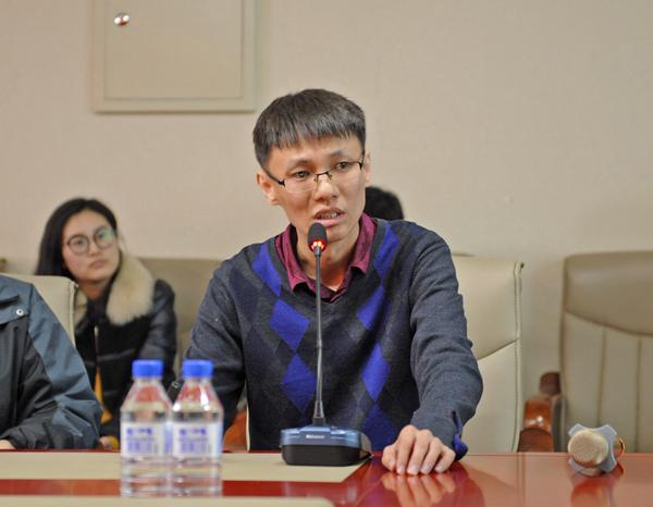 苑广信副教授作报告__.jpg
