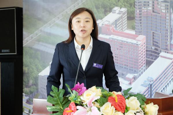 白莉副院长主持开学典礼__.jpg