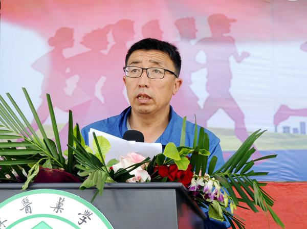 牛福总裁判长宣读成绩___.jpg